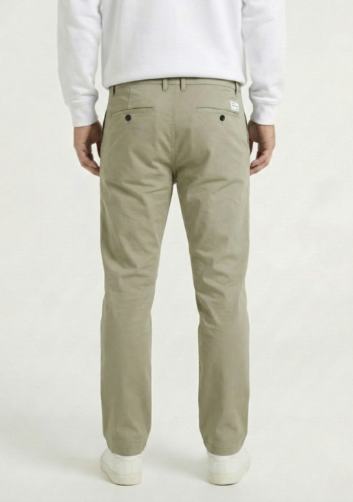 بنطال جينز بيج بقصّة ضيقة (Slim-Fit)