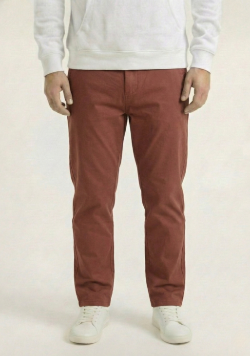 بنطال جينز عنابي بقصّة ضيقة (Slim-Fit)